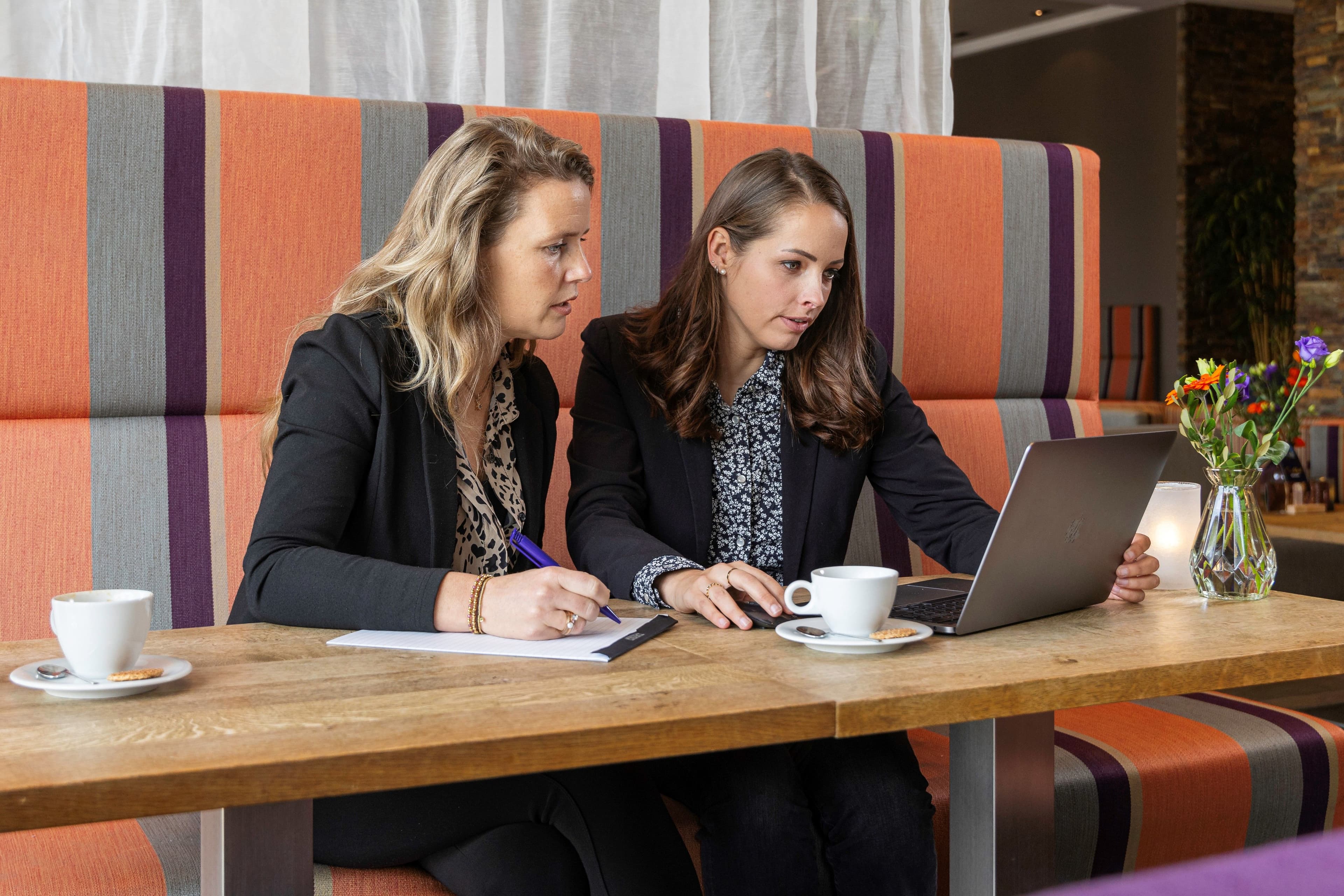 4. Afspraak lounge zakelijk.jpg